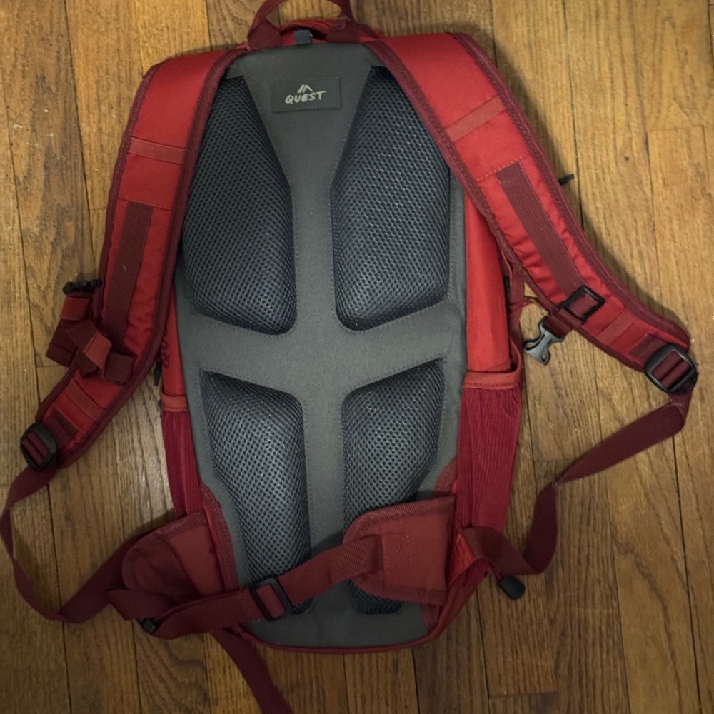 Quest Red Hydration Backpack - Picture 2 of 3